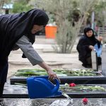 دلیل ریختن آب و گلاب روی سنگ قبر
